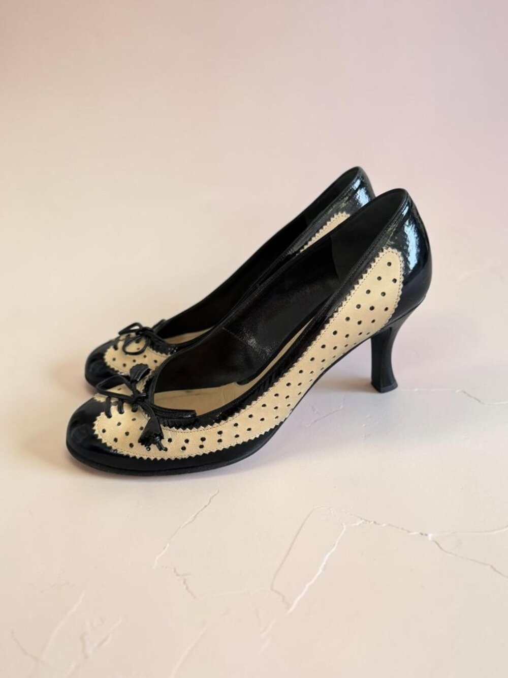 MARC JACOBS Vintage Retro Tan Black Spectator Heels Sz 35.5 / US 5.5